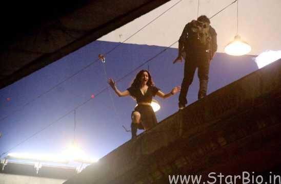 Visuals of Ranbir Kapoor and Alia Bhatt shooting for Brahmastra on a terrace ledge emerge