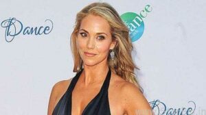 Elizabeth Berkley Siblings, Net Worth, Married, Husband, Height & Age
