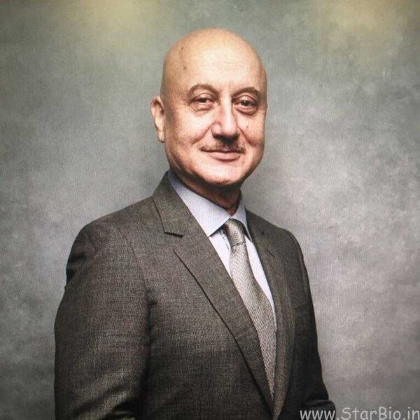 Anupam Kher Wiki, Age, Wife, Family, Caste, Biography
