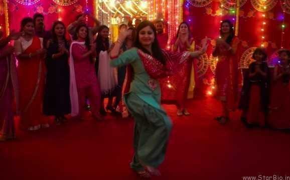 Shweta Tripathi dances uninhibitedly to this peppy Kanish Sharma composition