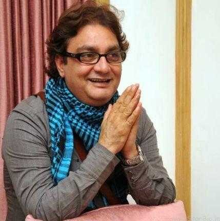 Vinay Pathak Height Weight Age Wiki Biography Wife Family & Profile