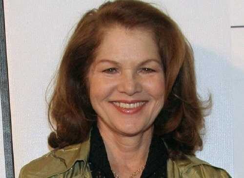 lois chiles 3