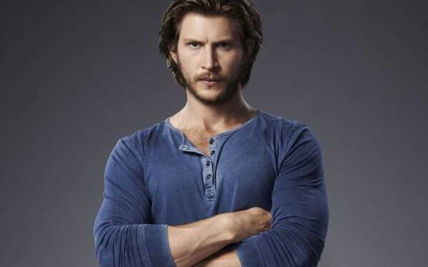 Greyston Holt Wife, Married, Age, Siblings, Height & Net Worth